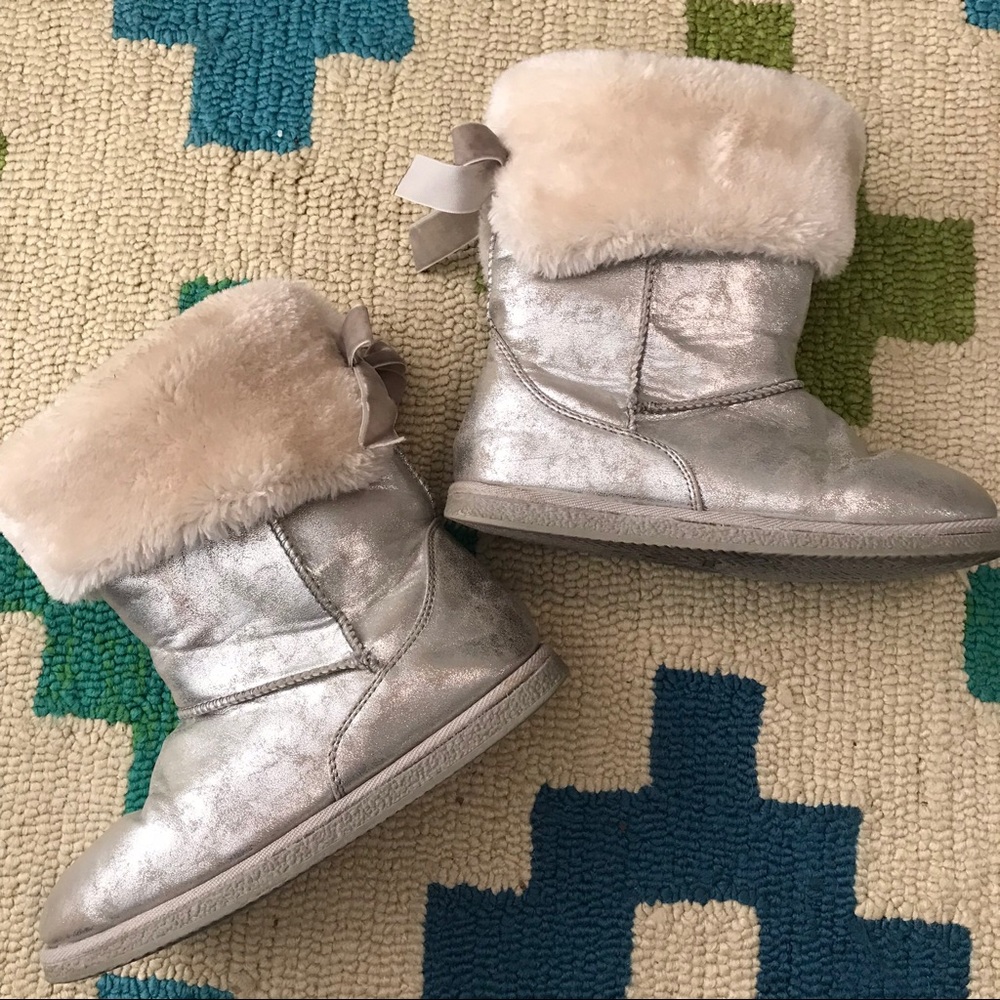 NORDSTROM Rack - Fluffy Silver Girls Boots